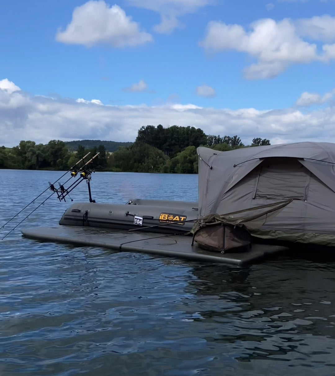 KenSyuInt Bateau à appâts RC avec 2 compartiments pour pêche de nuit, avec télécommande KenSyuInt Bateau à appâts RC avec 2 compartiments pour pêche de nuit, avec télécommande